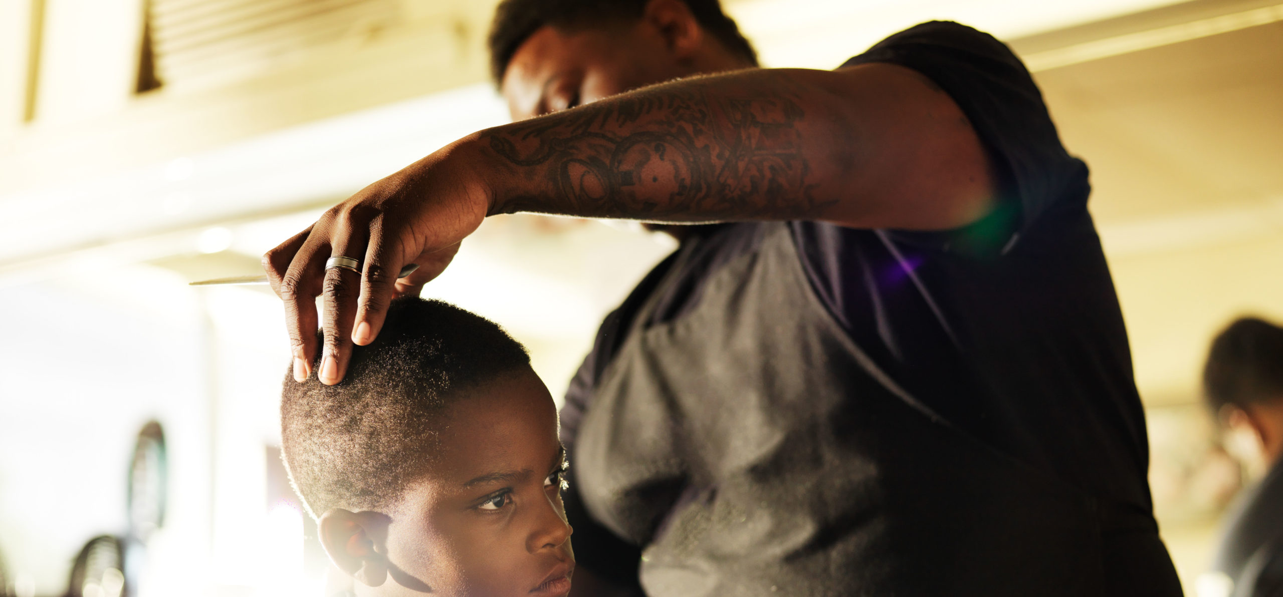 Black barber. Барбер Африка. Брахим барбер Тунис. Black Barber Academy.